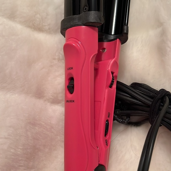 🩷🖤Revlon Curling Wand🖤🩷 Fun beach waves. Great condition. - Picture 9 of 10